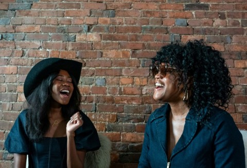 Prana Supreme (L) and Tekitha of O.N.E The Duo sing an a cappella version of one of their songs in Nashville