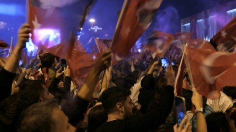 Thousands celebrate opposition victory in Istanbul