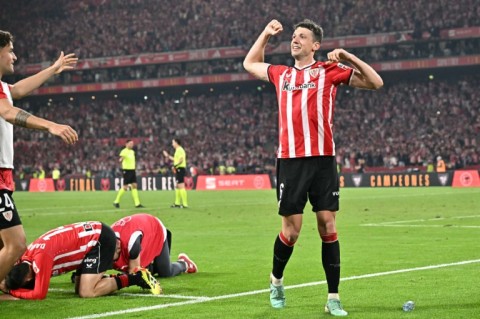 Athletic Bilbao midfielder Mikel Vesga celebrates victory at the end of the Copa del Rey final
