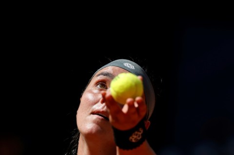 Ons Jabeur serving to Jelena Ostapenko in Madrid