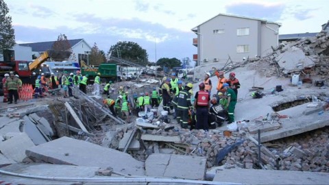 Rescuers search for survivors after deadly S.Africa building collapse