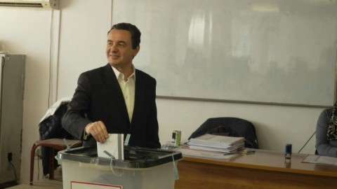 Kosovo's Prime Minister Albin Kurti casts his vote