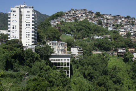 In December, an Argentine tourist who was returning from the Christ statue with his wife and children followed his GPS into the Morro dos Prazeres favela where he was shot. He died later in hospital.