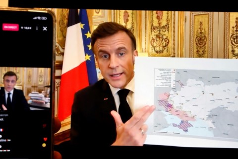 Macron will tell Trump not to 'be weak' with Putin in a meeting next week