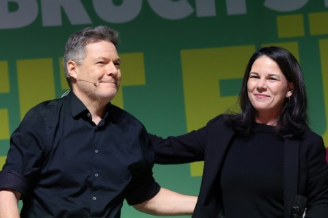 The Green Party's main candidate, Vice Chancellor Robert Habeck, with Foreign Minister Annalena Baerbock, at an election rally in Hamburg on February 21, 2025