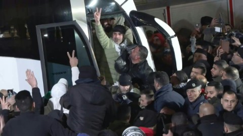 Palestinians in Ramallah cheer prisoners released from Israeli prisons