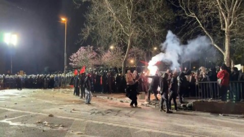 Protesters clash with police outside Istanbul courthouse in support of arrested Mayor Imamoglu
