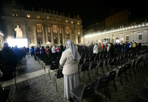 Before leaving hospital, the visibly frail pope waved to well-wishers