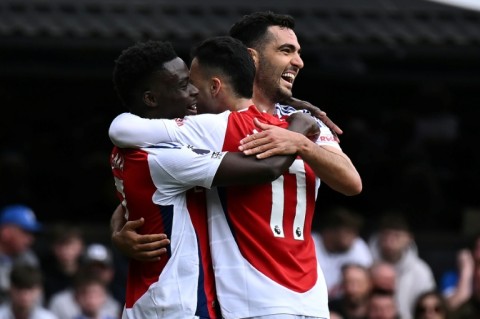 Gabriel Martinelli (centre) was on target as Arsenal beat Ipswich 4-0