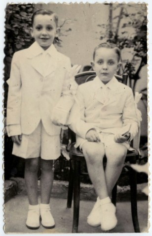 Jose Mario Bergogio, left, with his brother Oscar