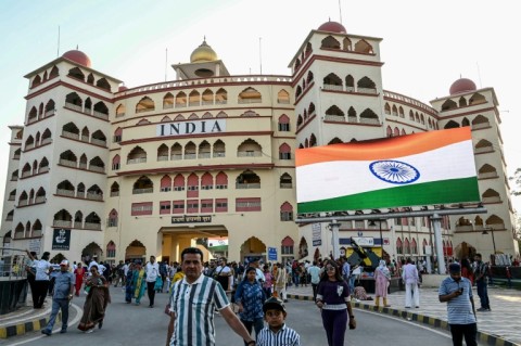 India and Pakistan are locked in an escalating diplomatic war of words after New Delhi said Islamabad was linked to a militant attack on tourists in Indian-administered Kashmir