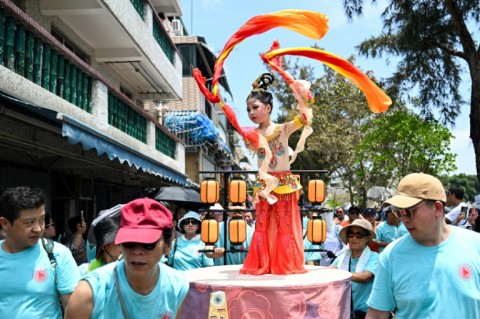 Thousands of visitors pour on to a small island in Hong Kong for its annual Bun Festival