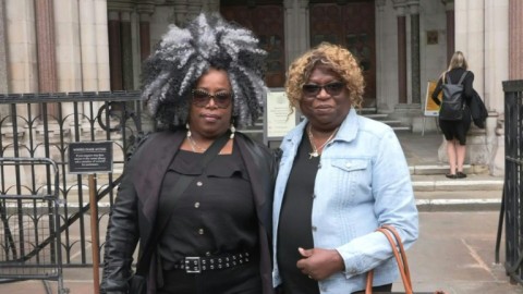 Members of Chagossian community arrive at London court after UK-Mauritius deal blocked