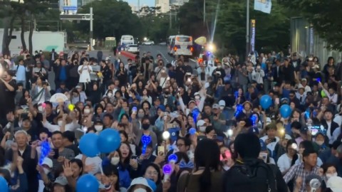 S.Korea: Supporters cheer as Lee Jae-myung leads exit poll