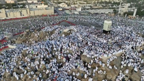 AERIAL SHOTS of Muslim pilgrims praying on Mount Arafat in hajj climax