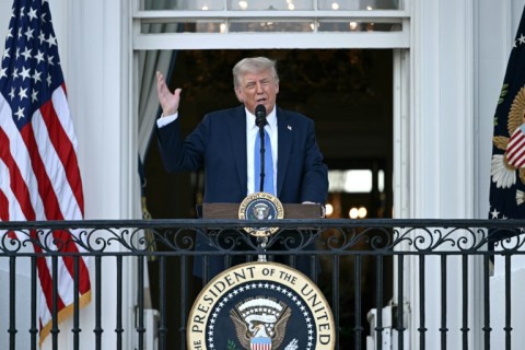 トランプは12か国で新たな旅行禁止を平手打ちします