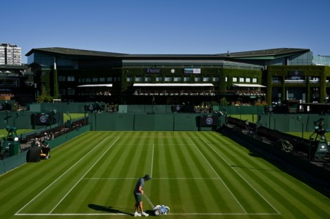 Wimbledon got under way in searing heat on Monday