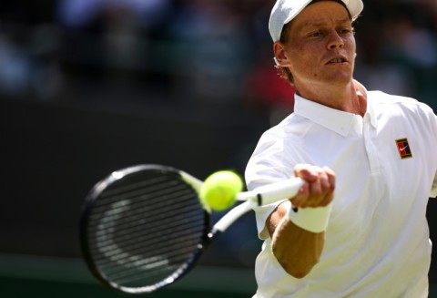 Krejcikova hält im Wimbledon-Auftaktspiel durch, Sinner siegt souverän