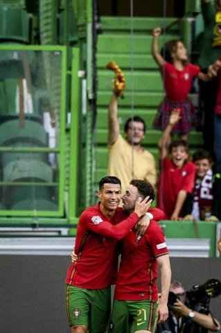 Cristiano Ronaldo (L) says Diogo Jota's (R) death makes no sense