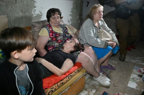 Civilians with their belongings were forced to shelter in a basement amid new air attacks