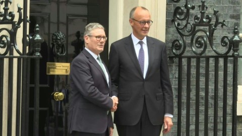 German Chancellor Merz and British Prime Minister Starmer arrive at Downing Street