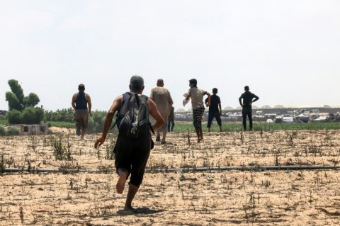 Palestinians rush towards the aid drops