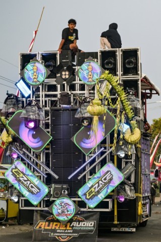 Towering loudspeaker stacks used at celebratory street parties have drawn the ire of local authorities and calm-seeking neighbours