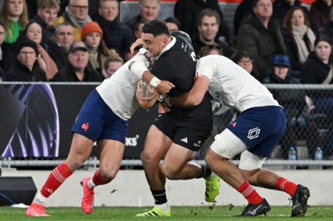 New Zealand hooker Codie Taylor (C) is tackled during a 2025 Test against France in Dunedin.