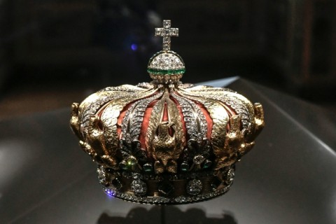 The thieves dropped and damaged the crown of Empress Eugenie