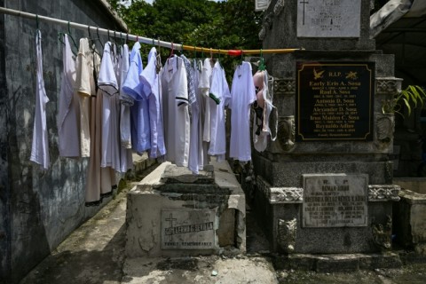 Some Filipinos in Manila have have sought shelter in public graveyards 
