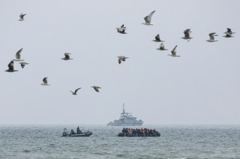 Migrants attempting to cross the Channel from France to Britain in August 2025