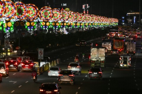 Lanterns along the highway in San Fernando