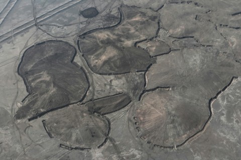 Between the cities of Nasiriyah and Samawah, not far from ancient Sumerian ruins, labourers are working hard to stabilise the soil by applying a layer of moist clay