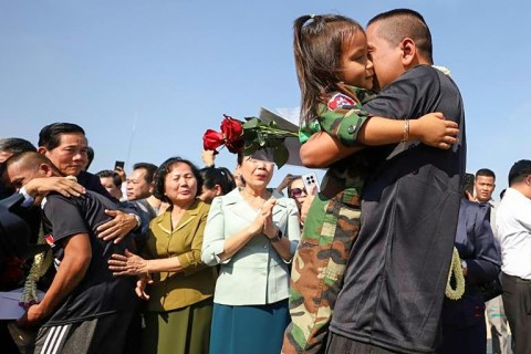 Hundreds of well-wishers turned out to welcome the soldiers home