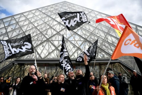 Louvre trade unions bitterly oppose what they call a 'shocking' new payment policy