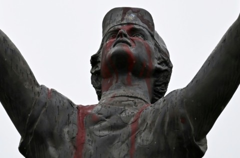 A statue depicting Colombian former cyclist Luis Herrera in his hometown of Fusagasuga was daubed with red paint following allegations he masterminded the murders of four local men