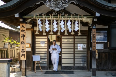 When the crossing appears, Yatsurugi's priest holds a Shinto ritual on the ice, something Miyasaka has been able to do just 11 times in over four decades in the job