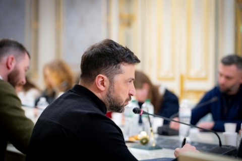 US pressing Ukraine and Russia to end war by June, Zelensky says