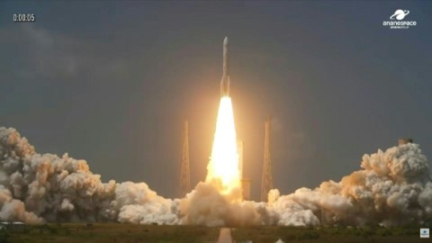 Ariane 6 lifts off from Kourou with 32 satellites for Amazon Leo