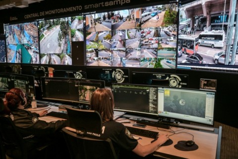 The Smart Sampa system relies not only on street cameras but also on cameras in public buildings -- including health centers -- and private buildings that agree to participate