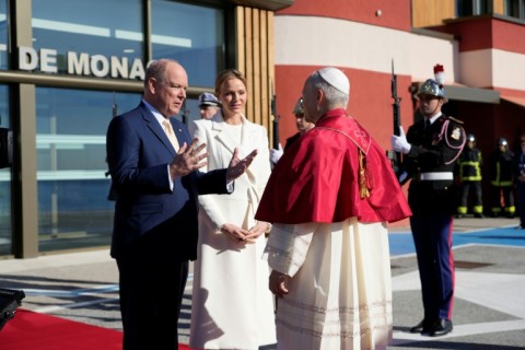 Prince Albert II and Princess Charlene received the pontiff at Monaco's heliport
