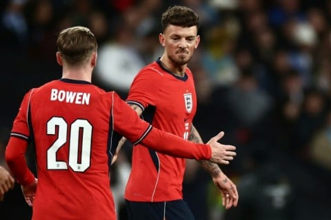 Henderson backs England's White after Wembley boos