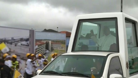 Pope Leo XIV welcomed by thousands of worshippers ahead of mass in Equatorial Guinea