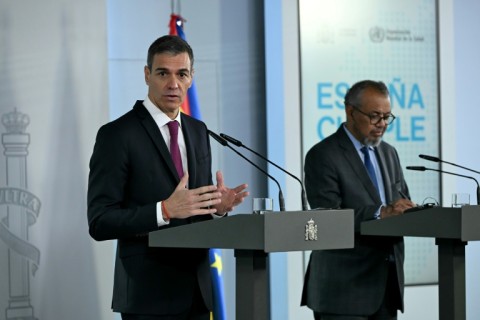 Spain's Prime Minister Pedro Sanchez (L) and World Health Organization director-general Tedros Adhanom Ghebreyesus at the Moncloa Palace in Madrid
