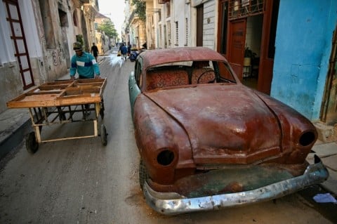 US renews offer of $100m to Cuba if it cooperates