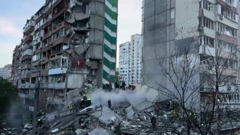 Rescue workers search through rubble after deadly Russian strikes on Ukraine's Kyiv