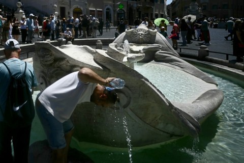 Public fountains were popular for trying to cool down
