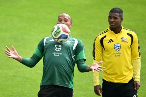 South Africa goalkeeper Ricardo Goss (L) controls the ball watched by defender Mbekezeli Mbokazi during pre-World Cup training in Mexican city Pachuca.