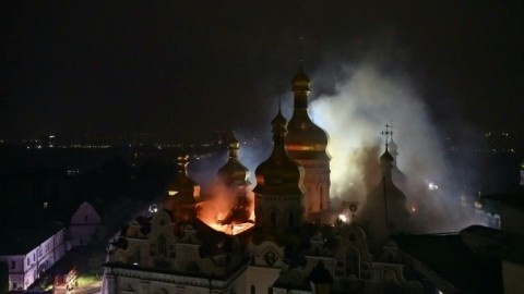 Russian strikes causes fire at Kyiv Pechersk Lavra cathedral