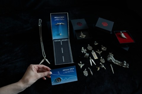 Military-inspired pendants are used to honour fallen comrades